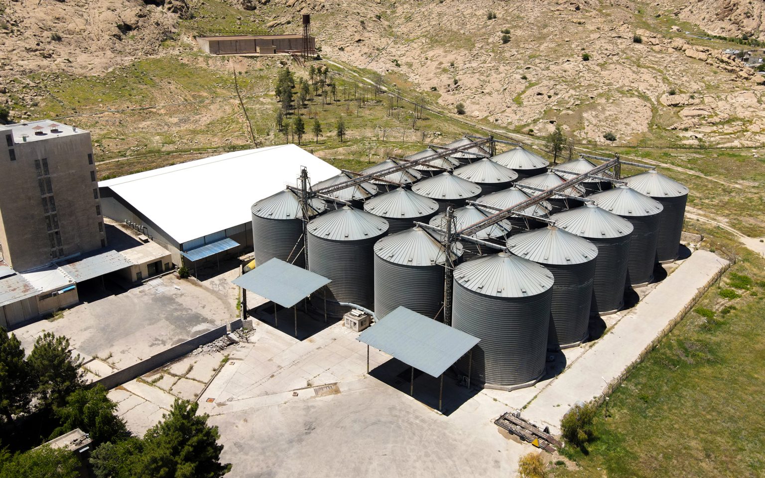 عکس کارخانه جوجه کشی آب باریک
